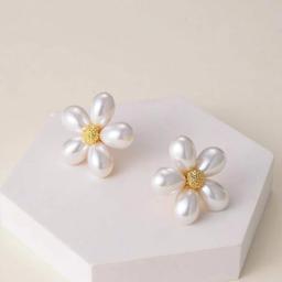 Faux Pearl Flower Earring