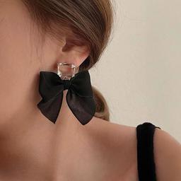 Beautiful bow earring