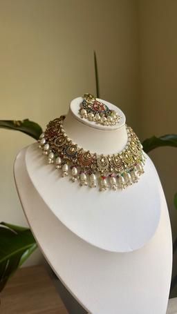 Multi color necklace set
