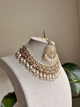 Pearl necklace set