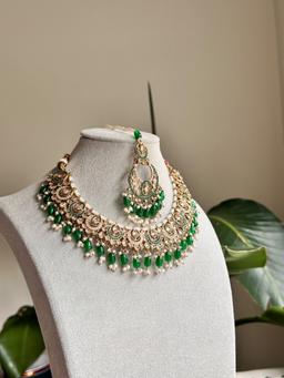 Green necklace set